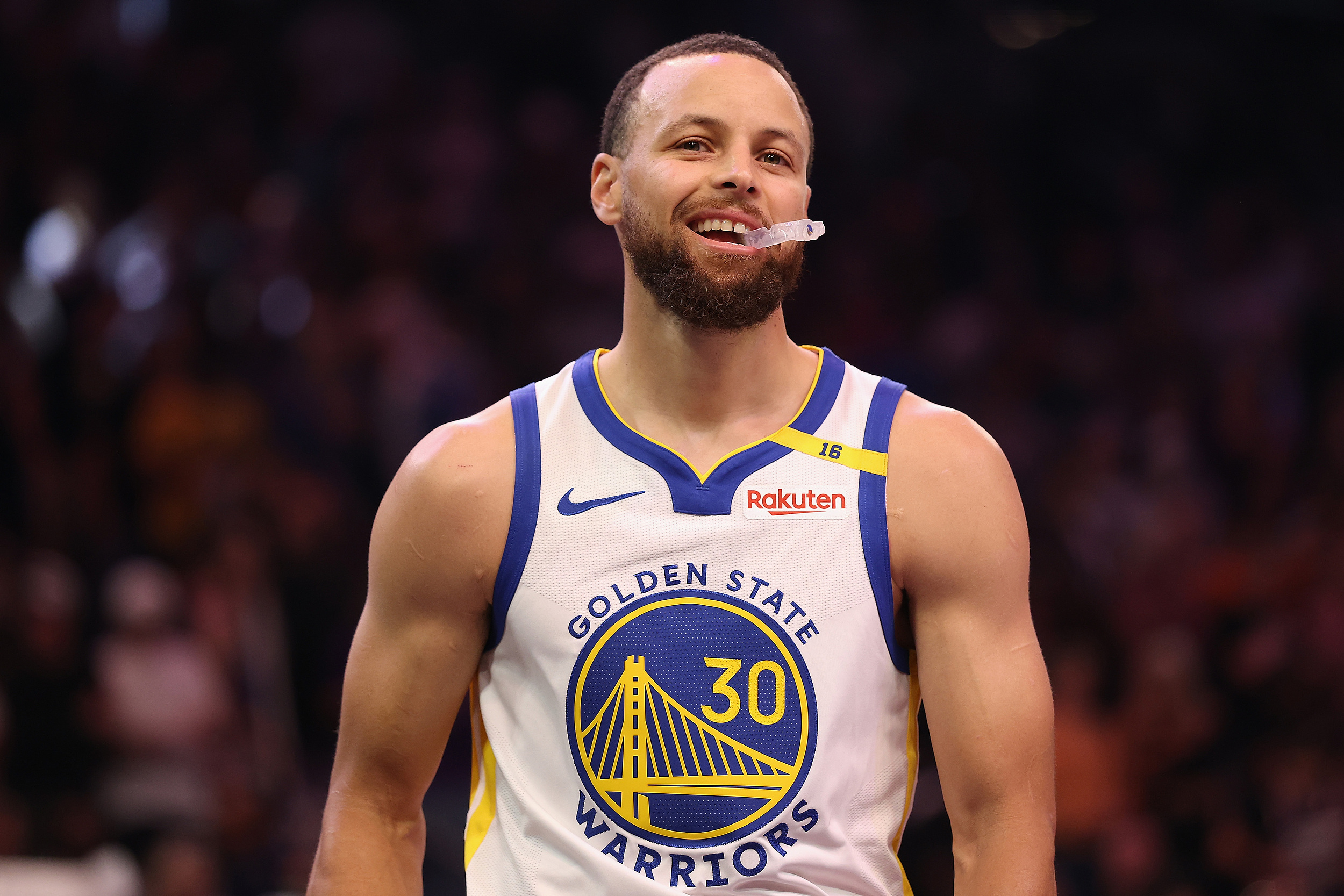 ESPN：库里一下场勇士便进攻瘫痪，巴特勒到来才勉强改善
