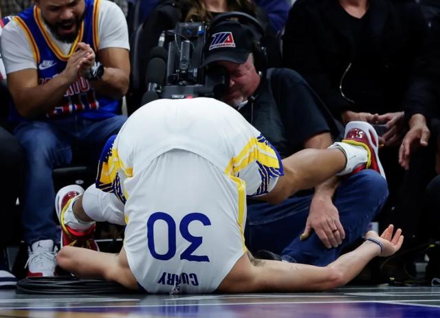 实时更新-从领先24分到被1分绝杀 科尔杂耍式换人玩崩勇士