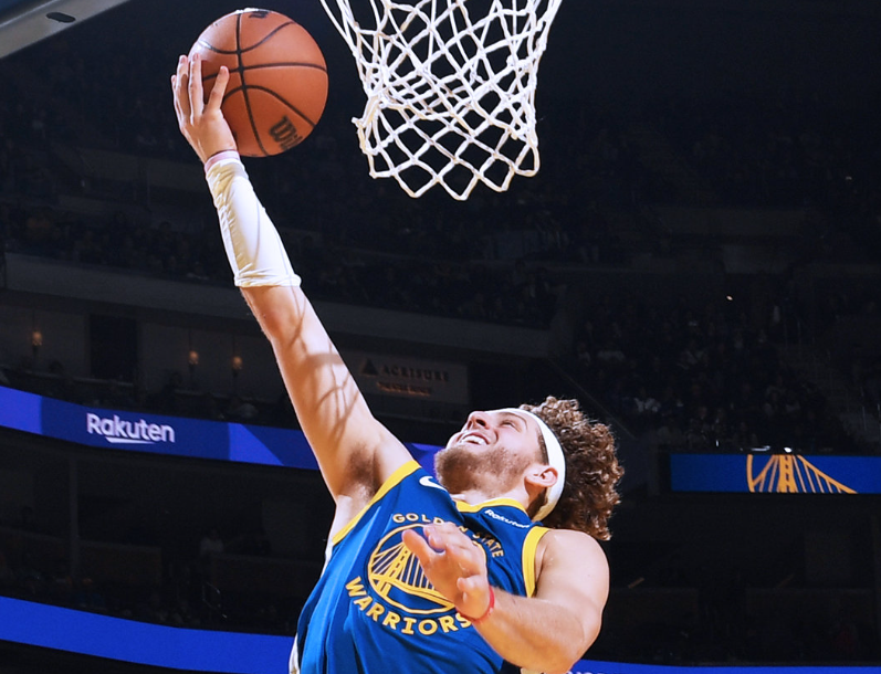 巴特勒32分8板，勇士大胜尼克斯！库里回暖，勇士一战有三个收获