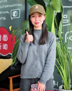 成都蓉城女球迷白芸:哪场不去都觉得可惜|客场|成都蓉城足球俱乐部|足协|亚冠|贝克汉姆_新浪体育_新浪新闻
